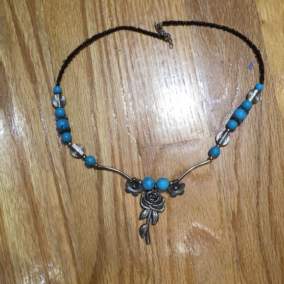turquoise necklace with a touch of boho rose charm - Picture 7 of 7